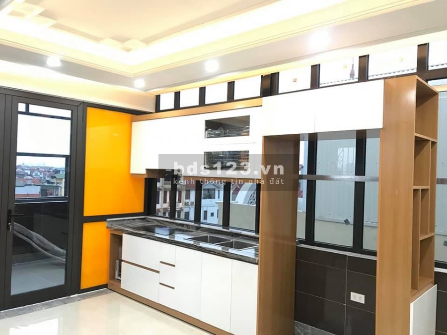 Bán nhà mặt phố Quận Long Biên, 6 tầng, diện tích 57m2, mt 4.1m, có thang máy, sổ sẵn