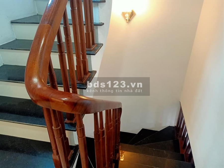 Bán nhà ngay phố Hào nam, Đống đa, 8 phòng cho thuê gần 30 triệu, chỉ 4,8 tỷ