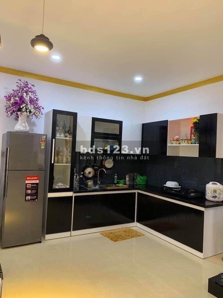 Chính chủ cần bán nhà Xuân Thuỷ, khu dân trí cao, an ninh tốt diện tích 40m2, giá bán 3 tỉ