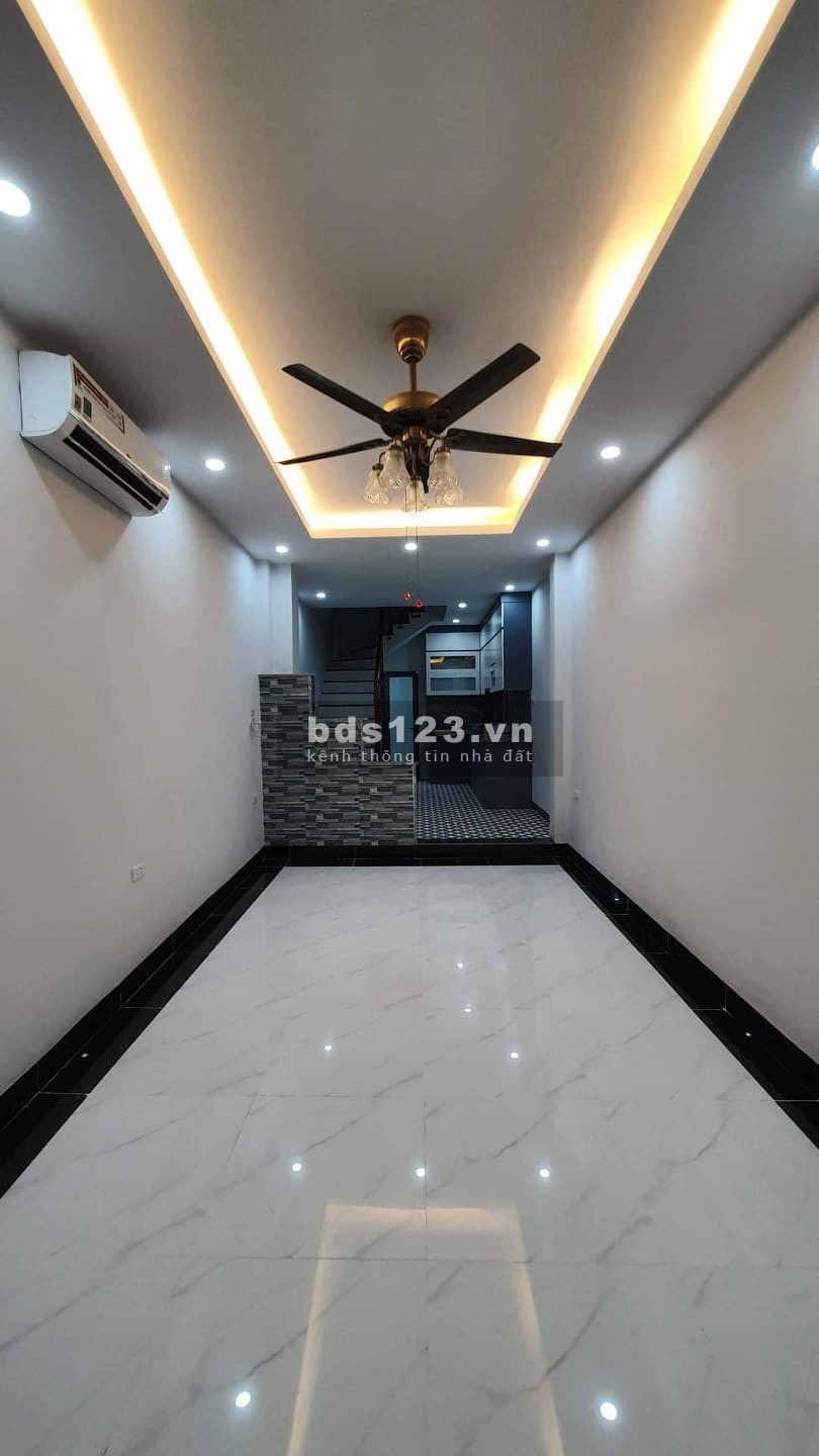Bán nhà Hoàng Ngân diện tích sử dụng 38m2 giá 4 tỷ nhà mới khu dân cư an sinh tốt