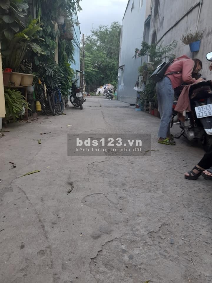 Rất cần tiền bán gấp, sát mặt tiền đường Trường Chinh, Tân Bình, diện tích 46m2, 2 tầng
