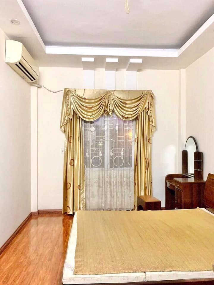 Bán nhà ngõ 155 đường Cầu Giấy giá rẻ diện tích 98m2, 3 tầng, mt 5.6m giá bán 9.5 tỷ