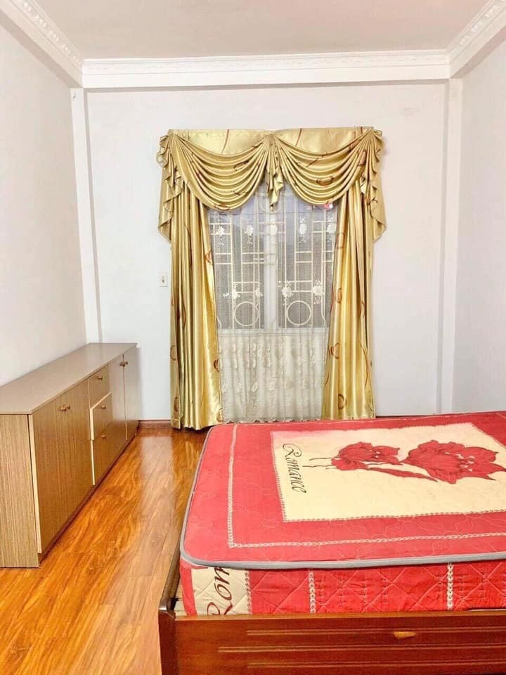Bán nhà ngõ 155 đường Cầu Giấy giá rẻ diện tích 98m2, 3 tầng, mt 5.6m giá bán 9.5 tỷ