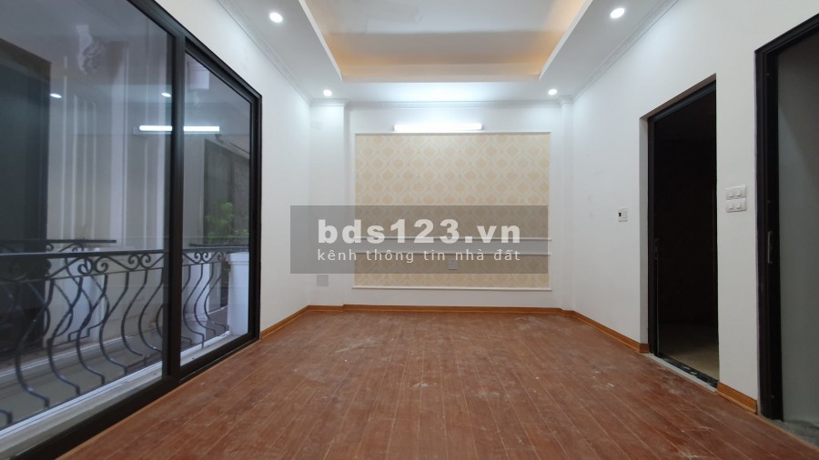 Bán nhà Phạm Văn Đồng, 4.3 tỷ, 54m2, 5 tầng mới, ngõ to, ô tô chạy, hàng xóm Cầu Giấy