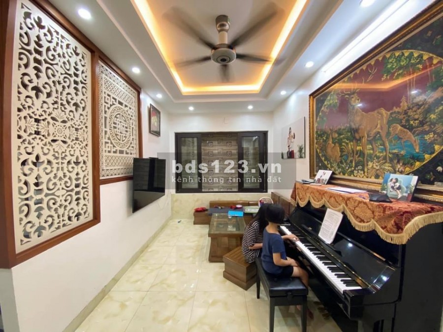 Nhà đẹp Trần Quốc Vượng Quận Cầu Giấy diện tích 30m2 đúc 5️ tầng giá bán 2.65 Tỷ