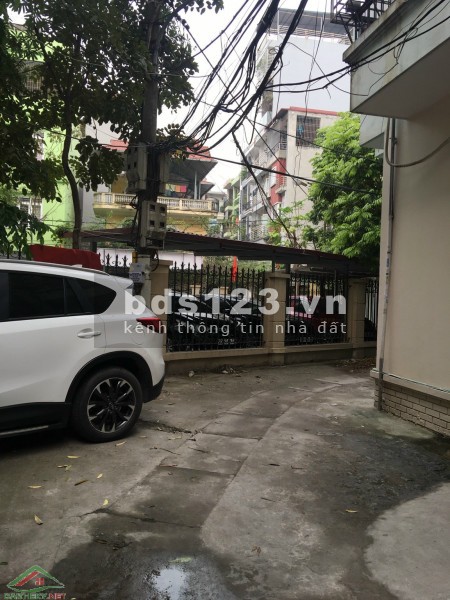 Nhà bán Đường Nguyễn Xiển, diện tích sử dụng 46m2, mt 4m, 3 tầng, 3 PN, giá rẻ, sổ sẵn