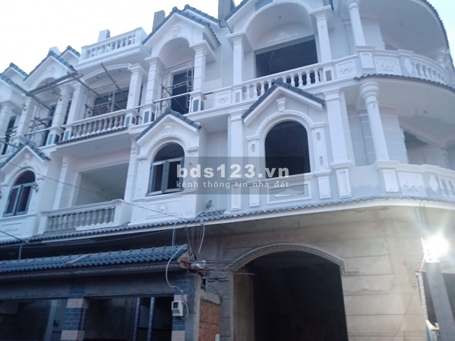Bán đất mặt tiền Huỳnh Tấn Phát Huyện Nhà Bè diện tích sử dụng 4500m2 giá 65 tỉ