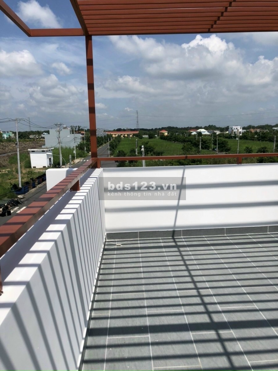 Bán nhà phố 2 lầu sang trọng đường D10 khu đô thị South Wave Nam Sài Gòn, sổ sẵn
