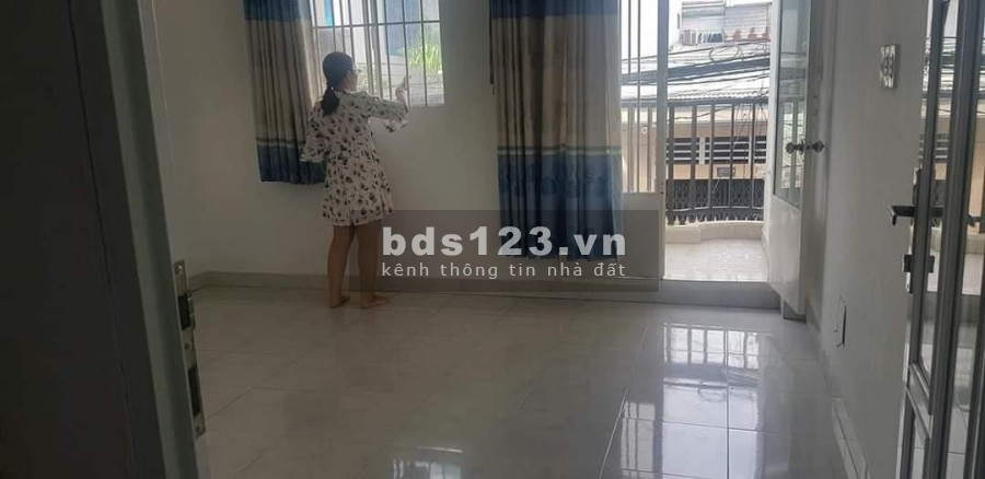 Nhà 2 tầng kiên cố hẻm cực to 8m sổ vuông vức giá rẻ chỉ 5.2 tỷ, sổ chính chủ