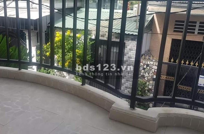 Nhà 2 tầng kiên cố hẻm cực to 8m sổ vuông vức giá rẻ chỉ 5.2 tỷ, sổ chính chủ