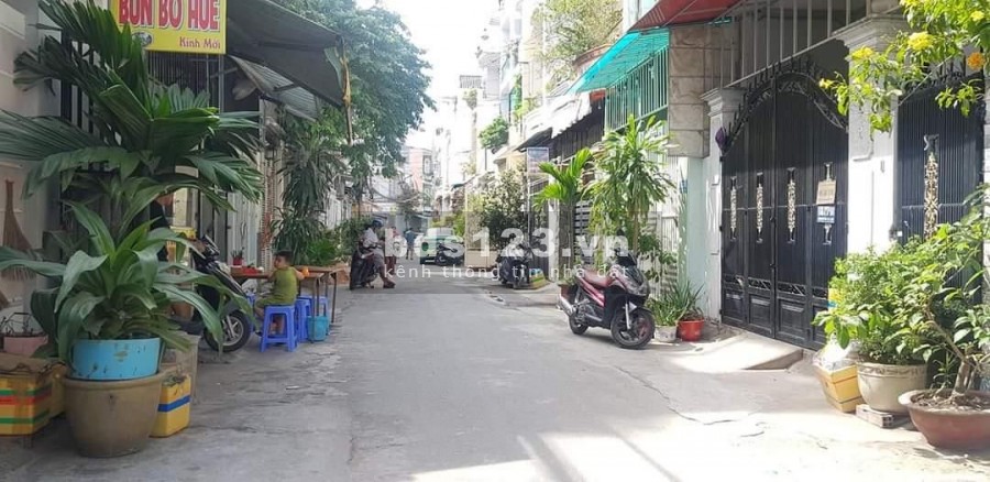 Nhà 2 tầng kiên cố hẻm cực to 8m sổ vuông vức giá rẻ chỉ 5.2 tỷ, sổ chính chủ