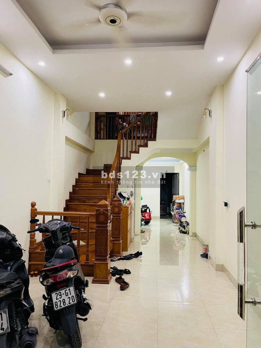 Nhà Cầu Giấy Hồ Tùng Mậu, gần đh Thương Mại, dt 36m2, mặt tiền 8m, giá chỉ 3,2 tỷ