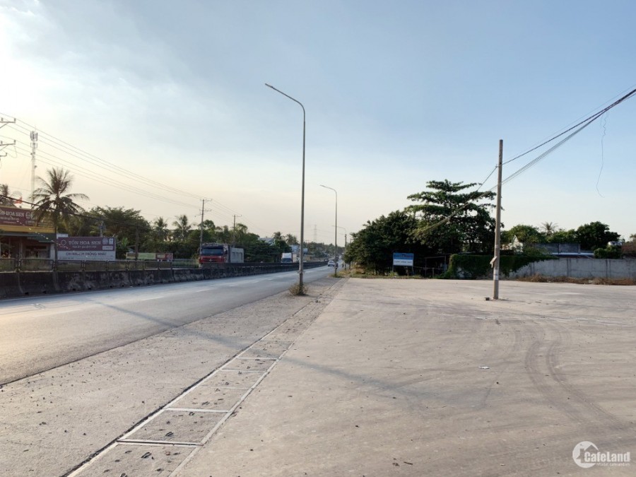 Bán đất mặt tiền khu vực công ty LongWell, giá bán 800 triệu, có thương lượng, sổ riêng