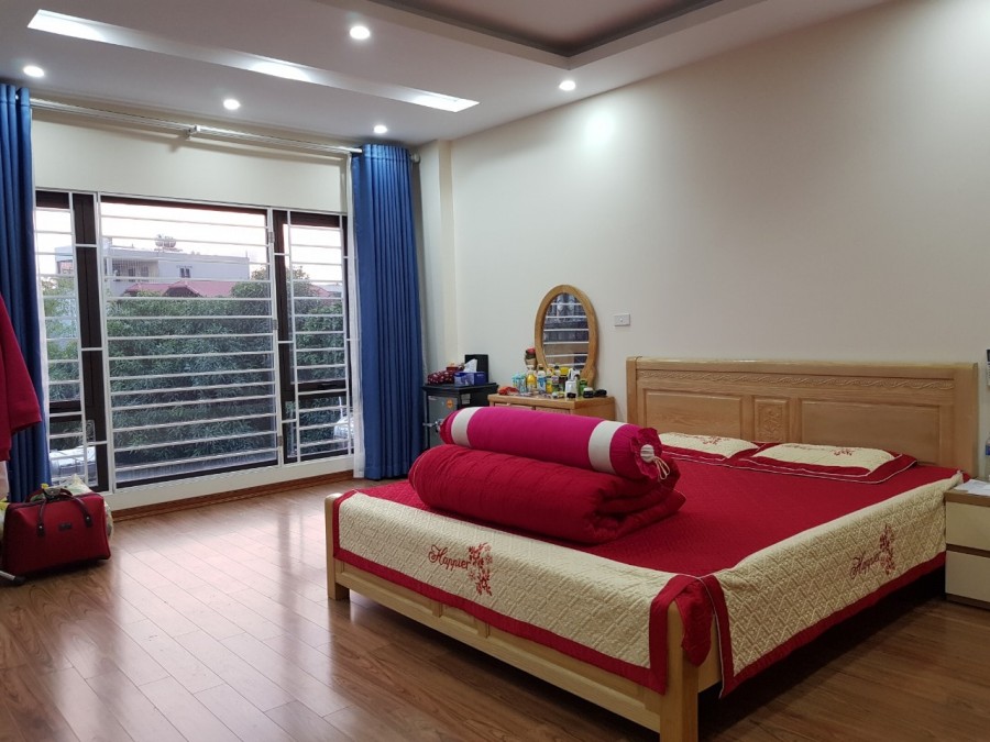 Bán nhà Đức Giang Long Biên, thoáng sáng rực rỡ ô tô đỗ cửa, dt 43m2, giá bán 3.95 tỷ