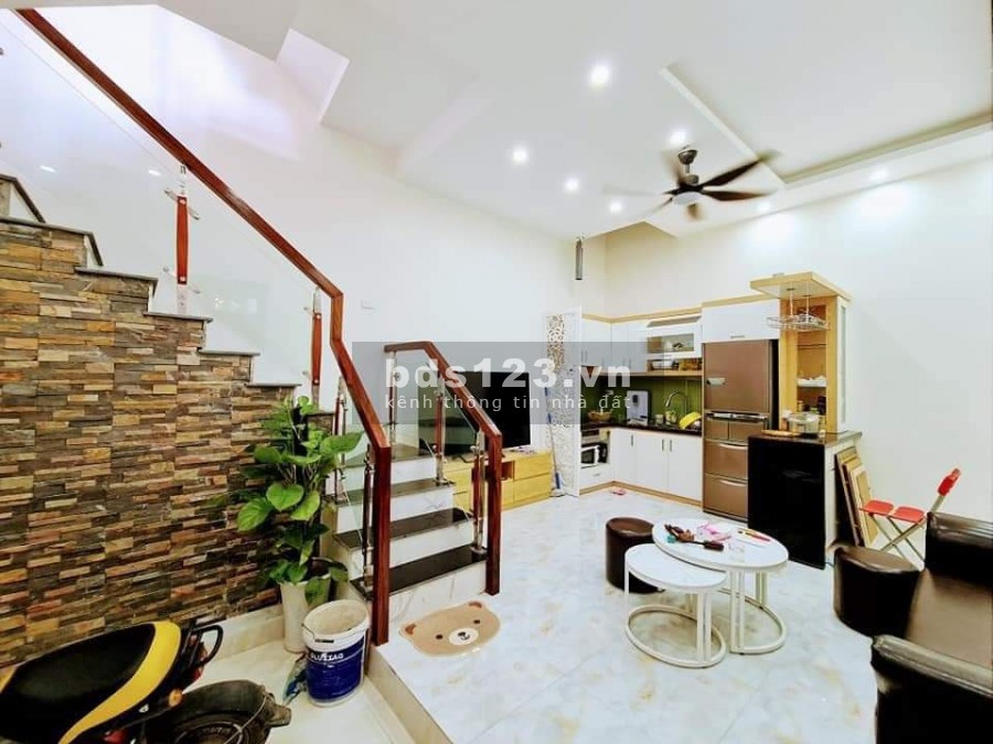 Bán nhà mới cực đẹp phố Tân Mai hiếm ô tô 10m, full nội thất, dt 39m2, giá 3.45 tỷ, lh 0833736563