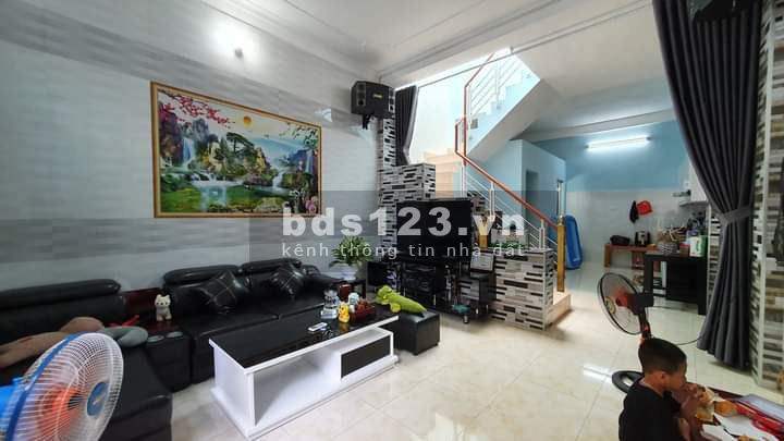 Bán nhà đẹp diện tích sử dụng 50m2 3 bước ra chợ Văn Điển, rừng tiện ích giá 2.9 Tỷ