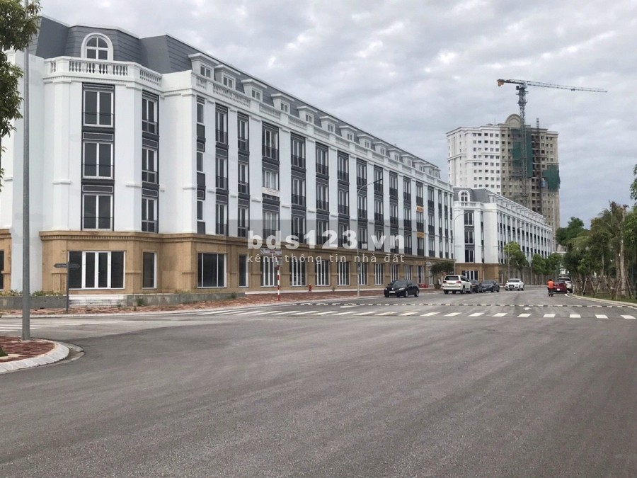 Bán nhà phố mặt tiền đường đại lộ Nguyễn Hoàng – sổ đỏ riêng chính chủ