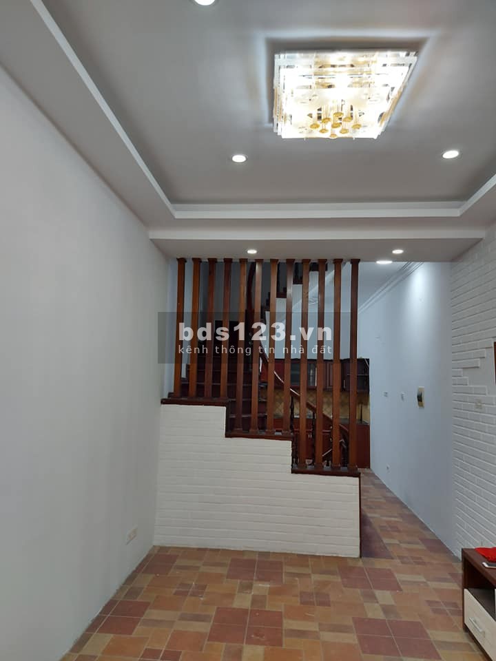 Bán nhà nguyên căn phố Minh Khai, tầm tiền hiếm sổ hoa hậu, đúc kiên cố 5 tầng, giá tốt 3.1 tỷ
