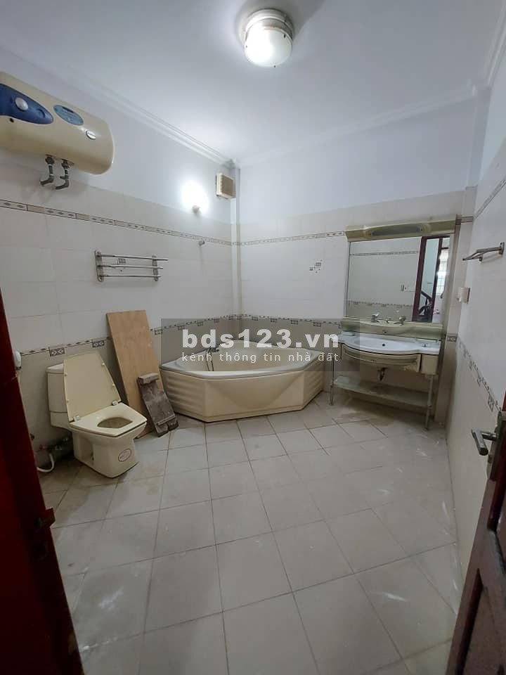 Bán nhà nguyên căn phố Minh Khai, tầm tiền hiếm sổ hoa hậu, đúc kiên cố 5 tầng, giá tốt 3.1 tỷ