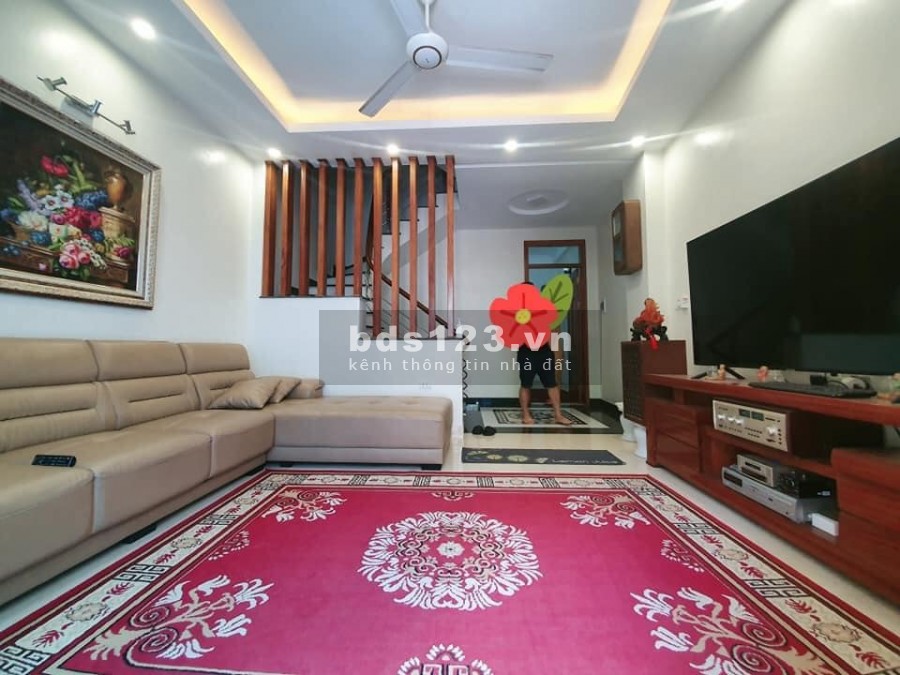 Bán nhanh, nhà 199 Trần Quốc Hoàn Cầu Giấy 48mx5t giá 3tỷ có thương lượng.