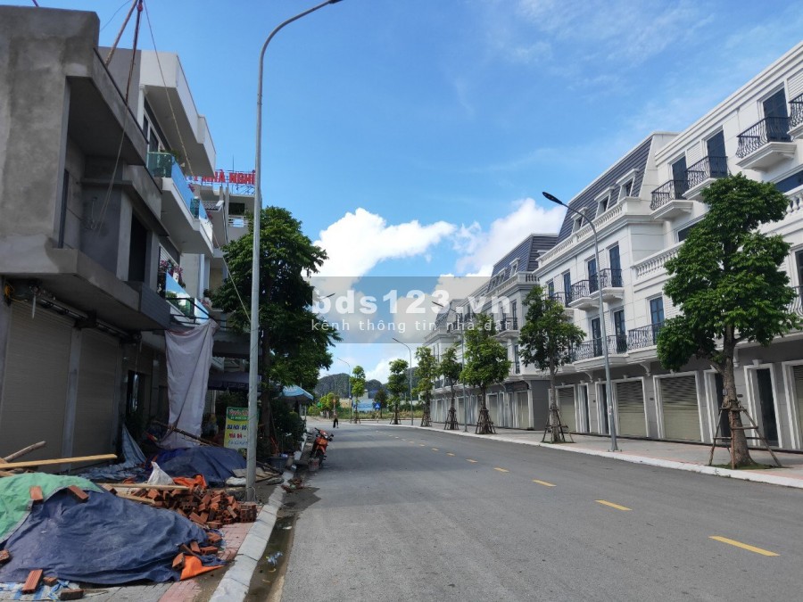 Bán đất cạnh Vincom Cẩm Phả mặt tiền rộng. Vị trí thuận lợi kinh doanh, giá tốt, đủ tiện ích