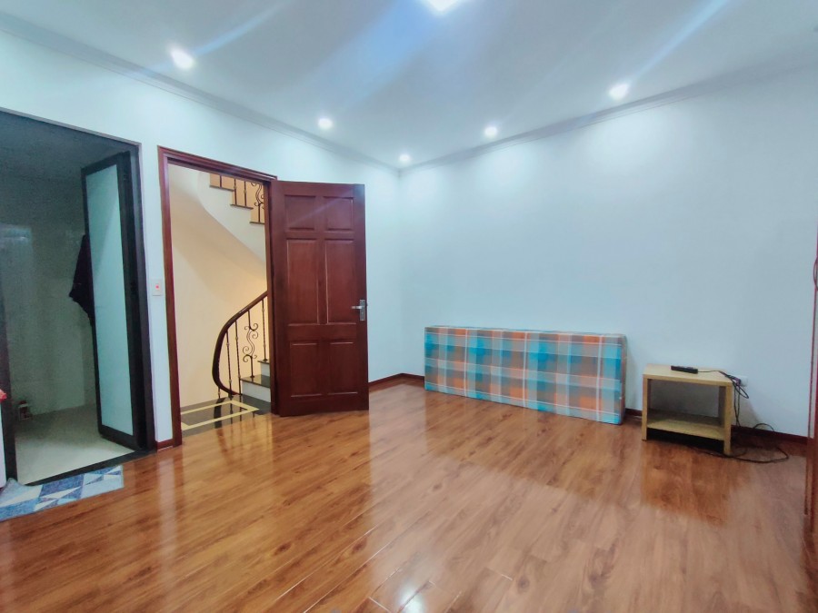 Bán nhà Định Công Thượng, Hoàng Mai, 35m2 x 4T, ô tô, 3 thoáng, giá chỉ 3.1 tỷ. LH 0966456918.