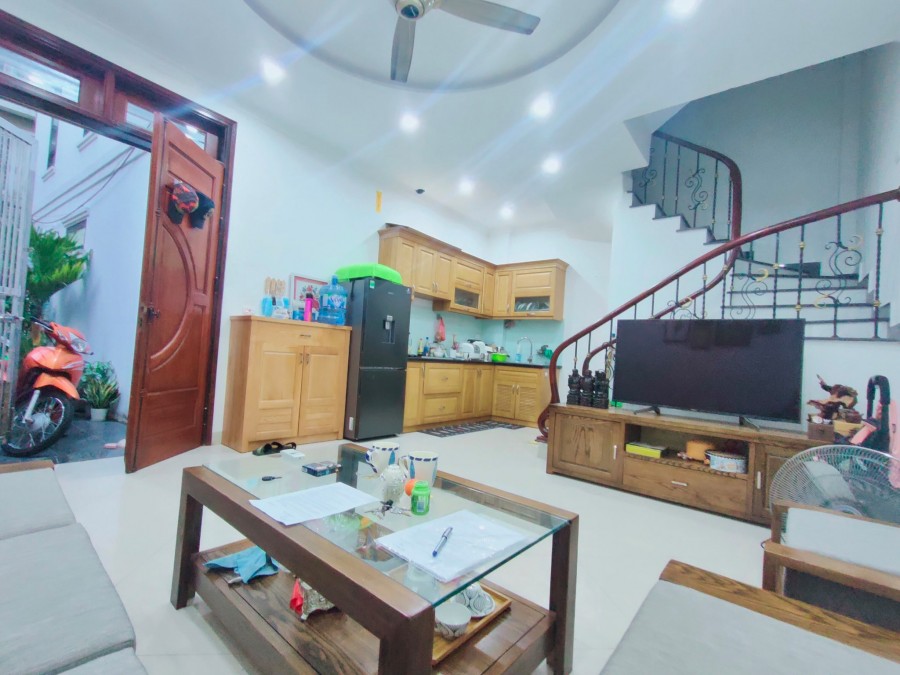Bán nhà Định Công Thượng, Hoàng Mai, 35m2 x 4T, ô tô, 3 thoáng, giá chỉ 3.1 tỷ. LH 0966456918.