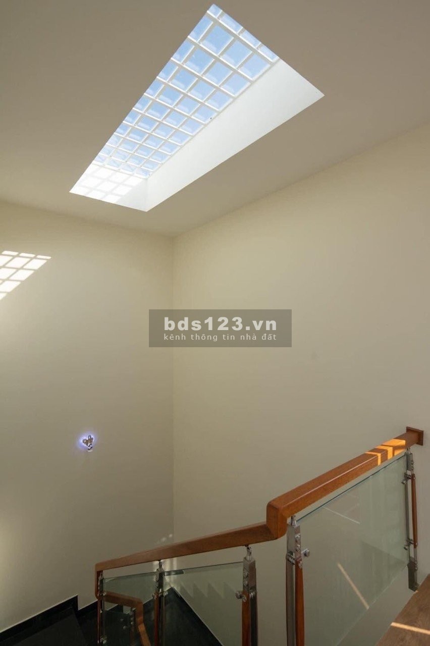 Nhà Xinh xây mới 1 trệt 1 lầu gần KCN Cầu Tràm, diện tích lớn, sổ hồng riêng