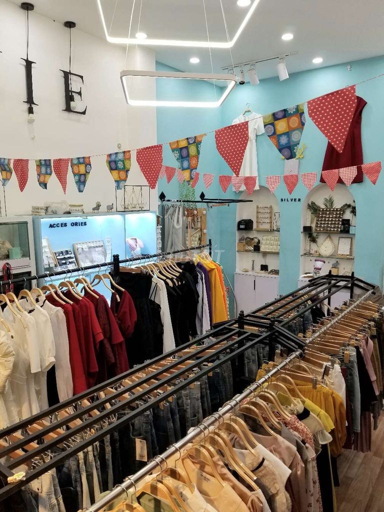 Cần sang shop thời trang giá mùa dịch, vị trí đắc địa, giá tốt, tiện ích đủ, khu dân cư hiện hữu