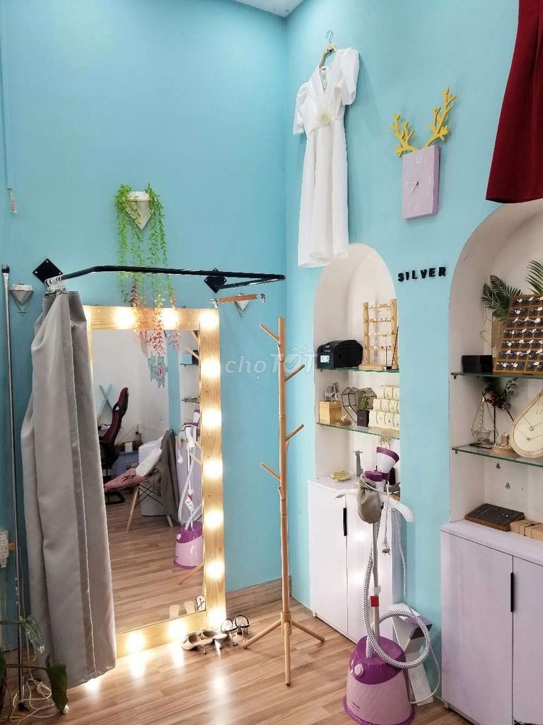 Cần sang shop thời trang giá mùa dịch, vị trí đắc địa, giá tốt, tiện ích đủ, khu dân cư hiện hữu
