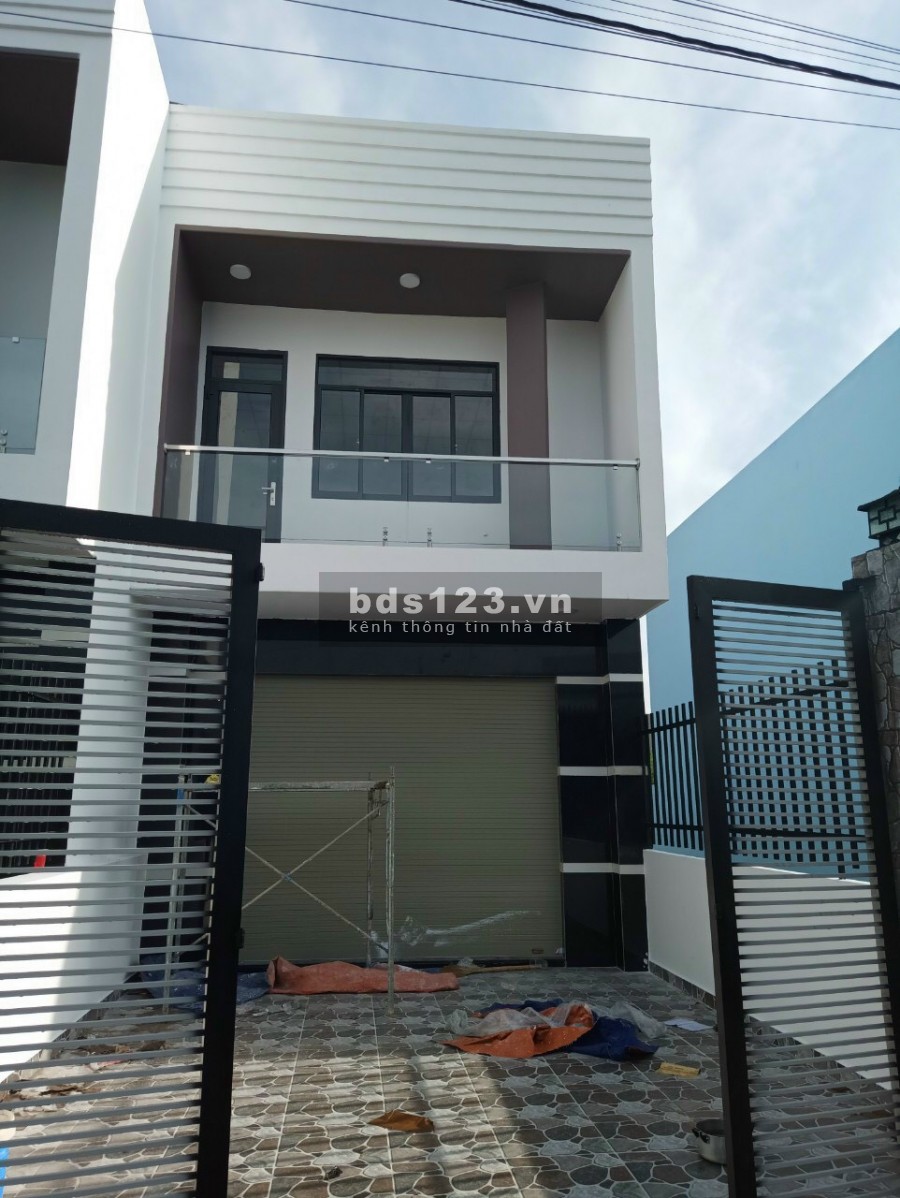 Nhà Xinh xây mới 1 trệt 1 lầu gần KCN Cầu Tràm, diện tích lớn, sổ hồng riêng