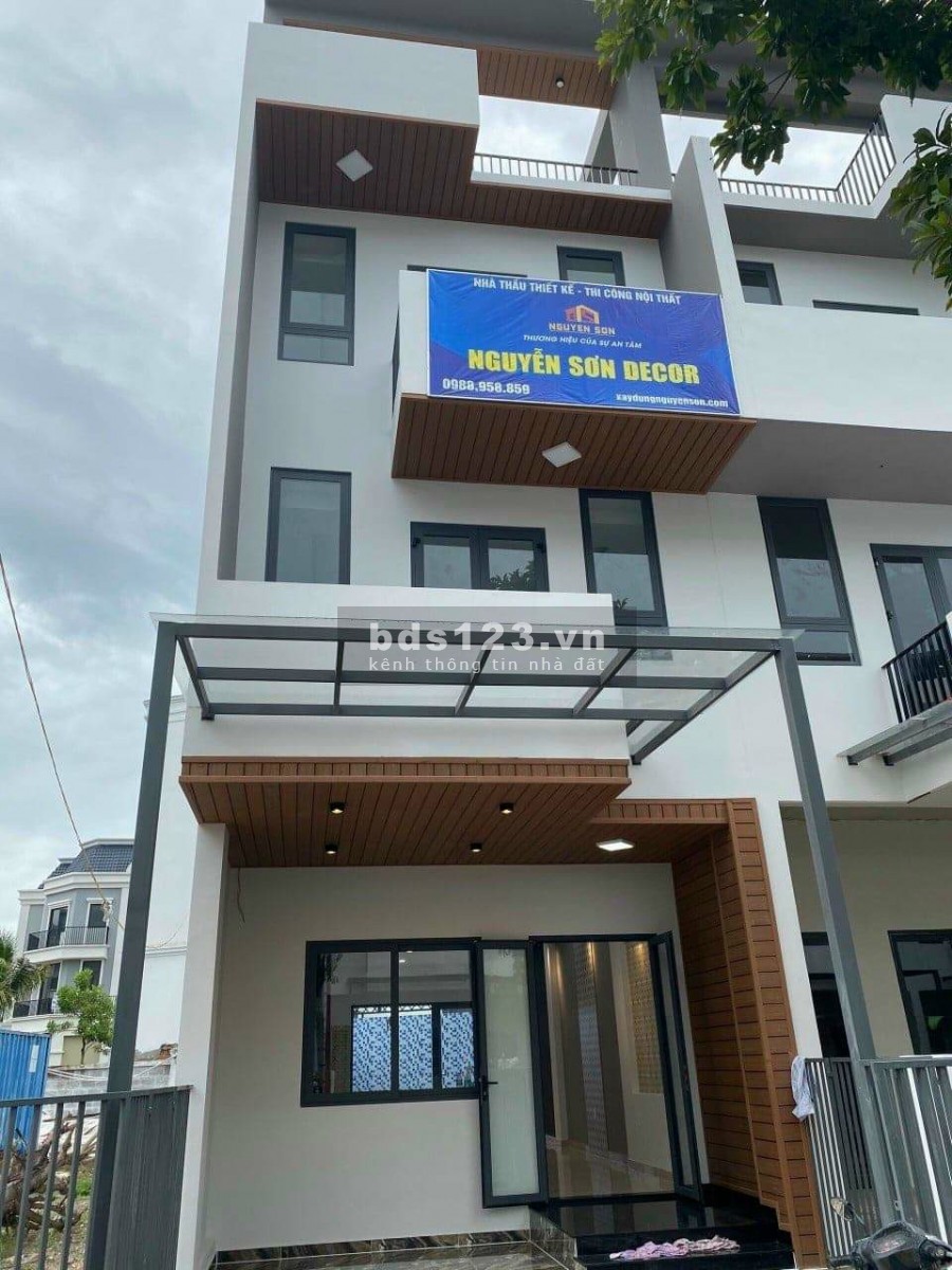 Bán nhà phố liền kề diện tích 70m2 mặt tiền đường Nguyễn Văn Tuôi - sổ hồng riêng