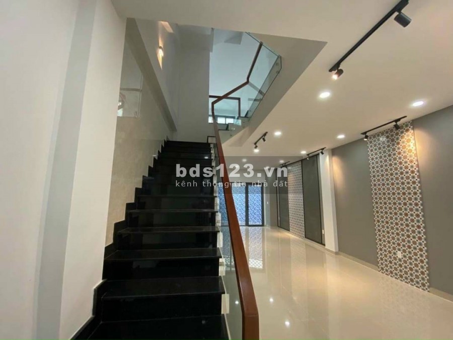 Bán nhà phố liền kề diện tích 70m2 mặt tiền đường Nguyễn Văn Tuôi - sổ hồng riêng