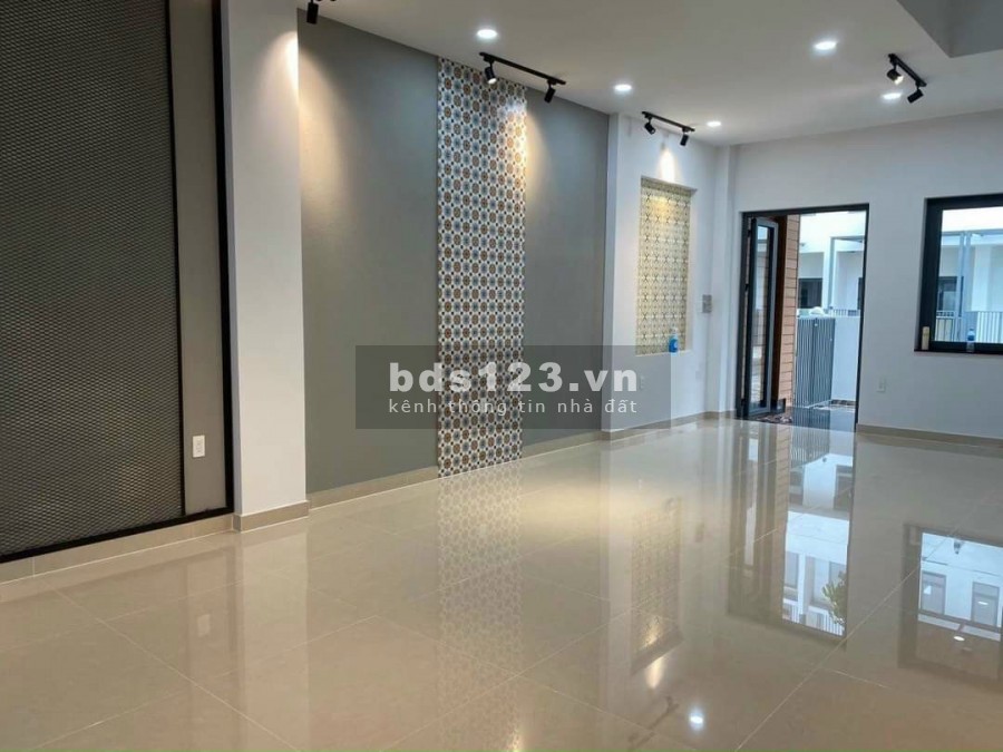 Bán nhà phố liền kề diện tích 70m2 mặt tiền đường Nguyễn Văn Tuôi - sổ hồng riêng