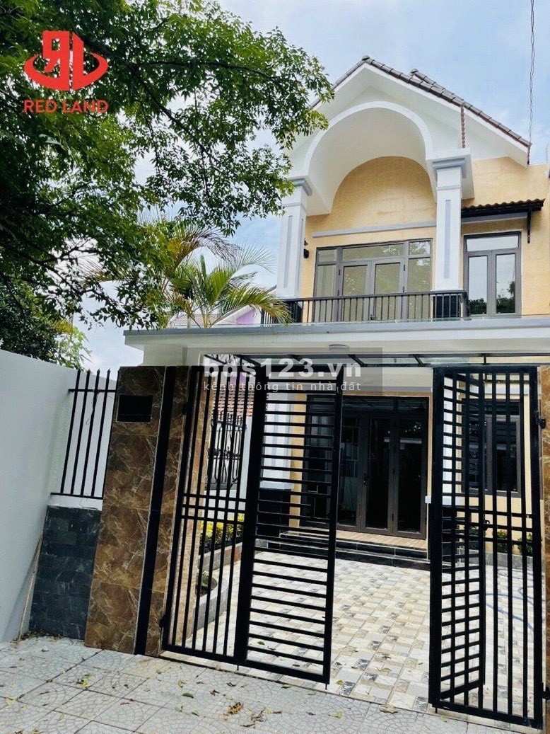 Bán nhà nguyên căn đúc bê tông 2 tầng có đầy đủ tiện nghi, nội thất đường Lê Ngô Cát, sổ sẵn