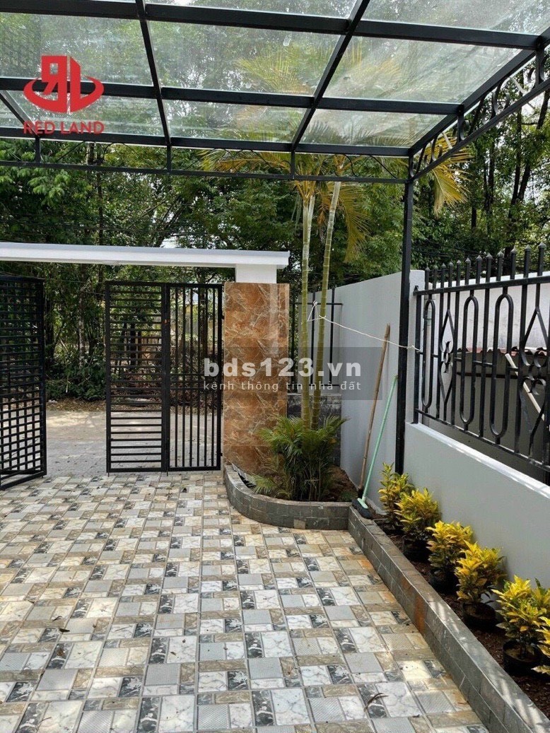 Bán nhà nguyên căn đúc bê tông 2 tầng có đầy đủ tiện nghi, nội thất đường Lê Ngô Cát, sổ sẵn