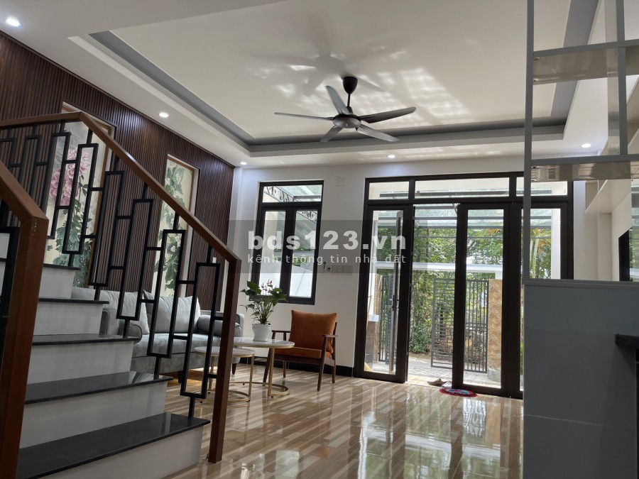 Bán nhà nguyên căn đúc bê tông 2 tầng có đầy đủ tiện nghi, nội thất đường Lê Ngô Cát, sổ sẵn