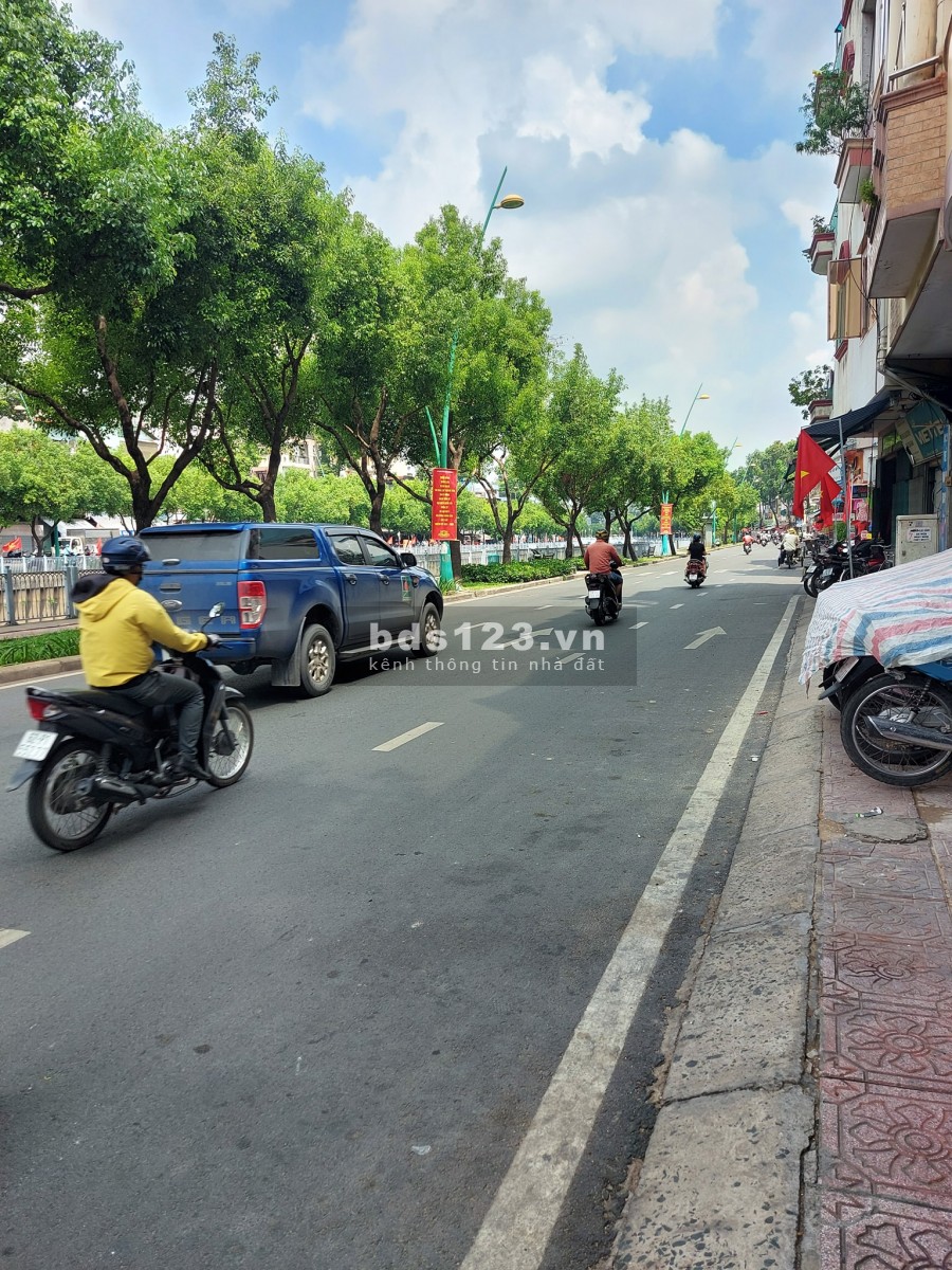 Ngộp bank cần bán nhà mặt tiền gấp diện tích 55m2, giá 16 tỷ, thương lượng, lh 0909101469