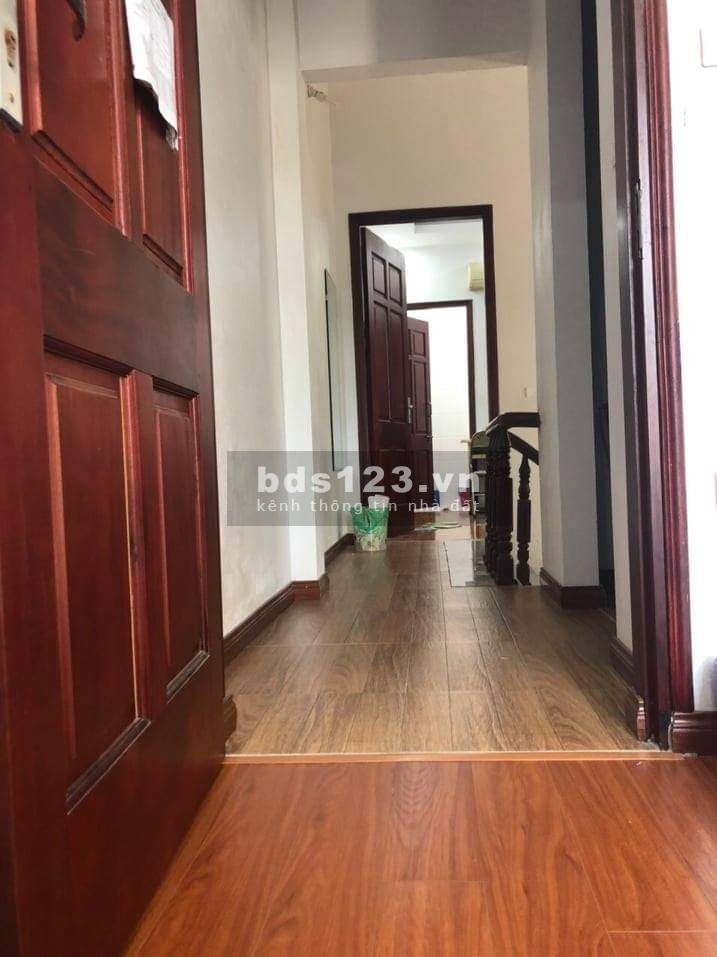 Bán nhanh nhà ở phố Ngọc Thuỵ - Long Biên, ngõ thông thoáng, diện tích 38m2, giá 2 tỷ 4