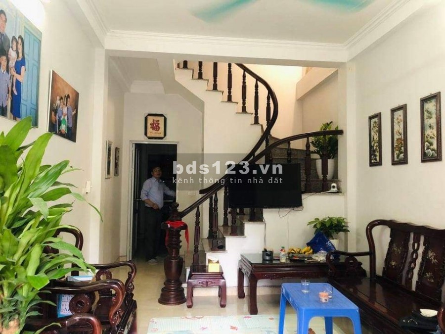 Bán nhanh nhà ở phố Ngọc Thuỵ - Long Biên, ngõ thông thoáng, diện tích 38m2, giá 2 tỷ 4