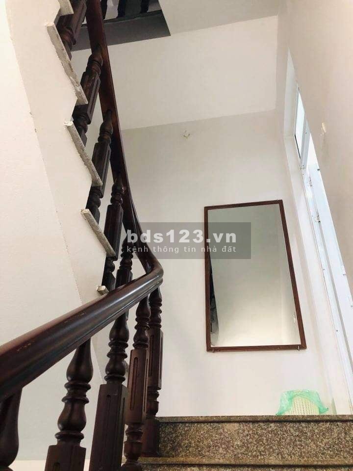 Bán nhanh nhà ở phố Ngọc Thuỵ - Long Biên, ngõ thông thoáng, diện tích 38m2, giá 2 tỷ 4