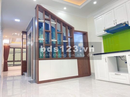 Nhà phân lô tái định cư Giang Biên, diện tích sử dụng 43m2, giá 4.7 tỷ, nội thất xịn 5 sao.