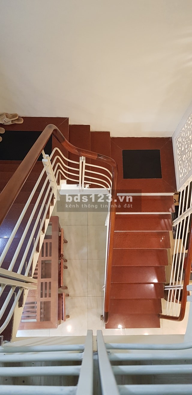 Bán nhà mặt tiền Nguyễn Khoái, bao đẹp, view thoáng, diện tích 61m2, giá 5.3 tỷ, lhcc