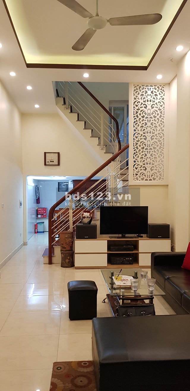 Bán nhà mặt tiền Nguyễn Khoái, bao đẹp, view thoáng, diện tích 61m2, giá 5.3 tỷ, lhcc