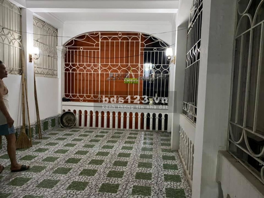 Bán nhà lô góc phố Tôn Thất Tùng, diện tích sử dụng 34m2, giá bán chỉ 3,6 tỷ, lh 0902317688