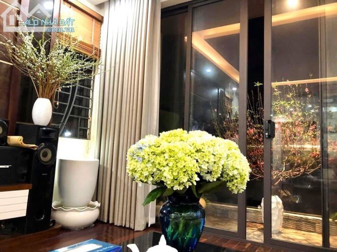 Bán nhà phố Víp Phạm Tuấn Tài, Cầu Giấy, kinh doanh, ô tô gara, dt 52m2, 5 tầng giá chỉ 9.45 tỷ