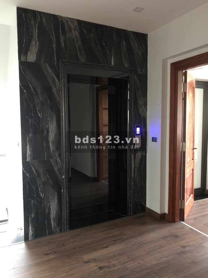 Bán gấp nhà biệt thự bao đẹp, diện tích 650m2, đúc kiên cố. 5 tầng, liên hệ 0971033543