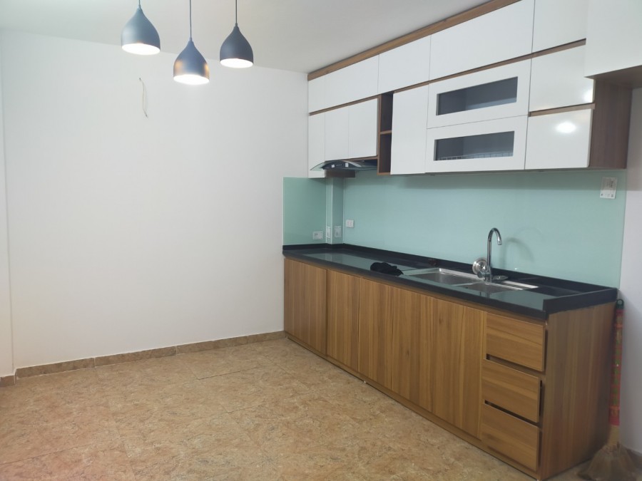 Bán giá nhỉnh 2 tỷ, nhà đẹp 5 tầng, diện tich 35m2, khu vực phố Đông Thiên, Vĩnh Hưng