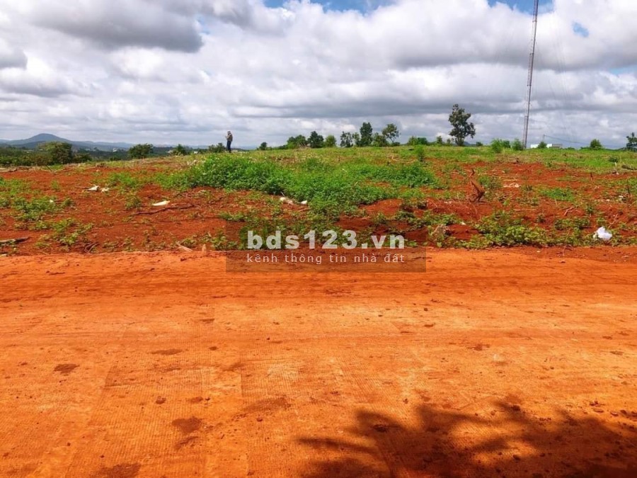 Bán đất Gia Lâm, diện tích sử dụng 235m2, giá 570 triệu, view đồi thoải, đường betong tận đất