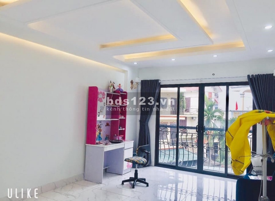 Nhà đẹp Hồng Tiến ngõ ô tô thông gara cách mặt phố 20m, sổ đẹp chính chủ, khu dân trí cao